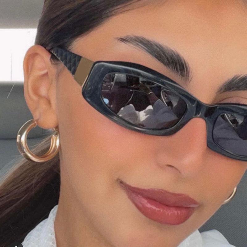 Солнцезащитные очки для женщин в небольшой оправе, защита от ультрафиолета и солнца, новые модные пляжные солнцезащитные очки.