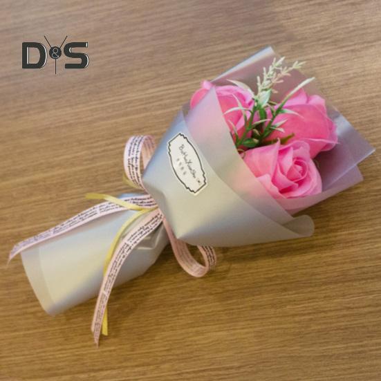 3 головы искусственный букет роз рука держит мыло цветок подарок на день Святого Валентина