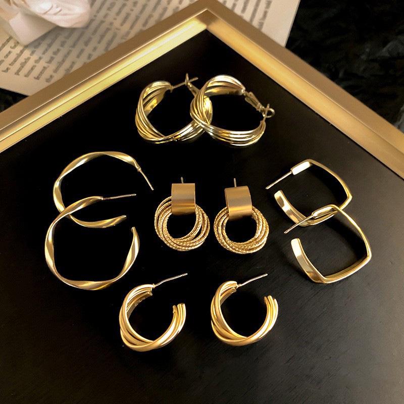 Увеличенные круглые серьги: Уникальный европейский и американский металл, блестящая мода высокого класса для женщин.