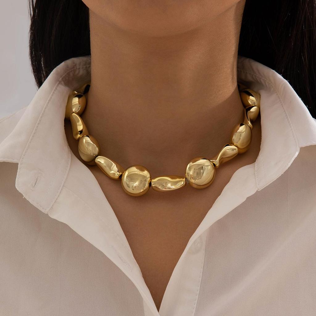 Simple Fashion Golden Elliptic Warping Geometry Choker Necklace Jewelry for Women Girls Daily Wear Party European And American Style