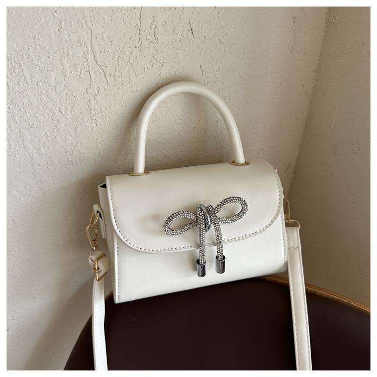 Ручная работа бант 2025 простой осенний новая мода однотонный ретро портативный на плечо кроссбоди маленькая квадратная сумка женская