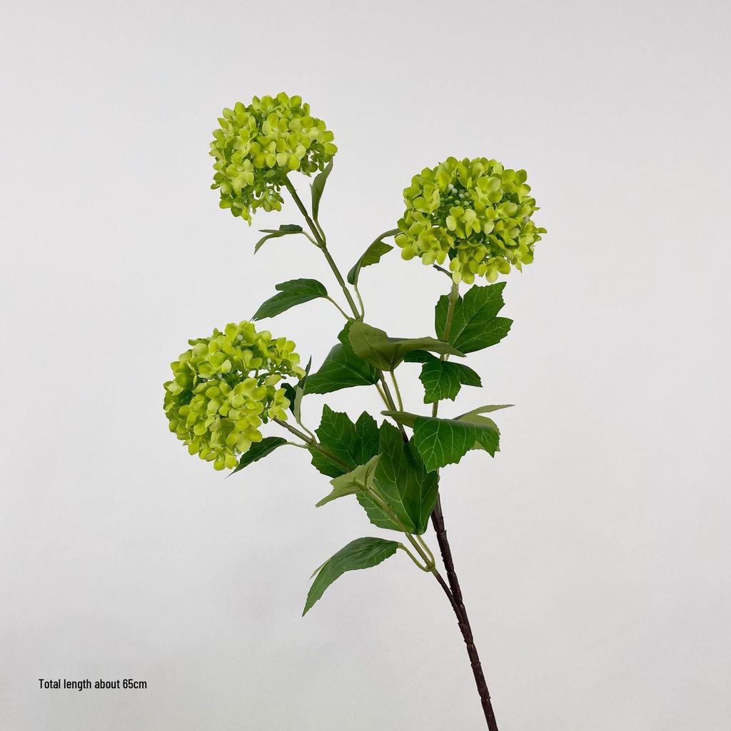 Композиция из искусственных гортензий для украшения обеденного стола и гостиной