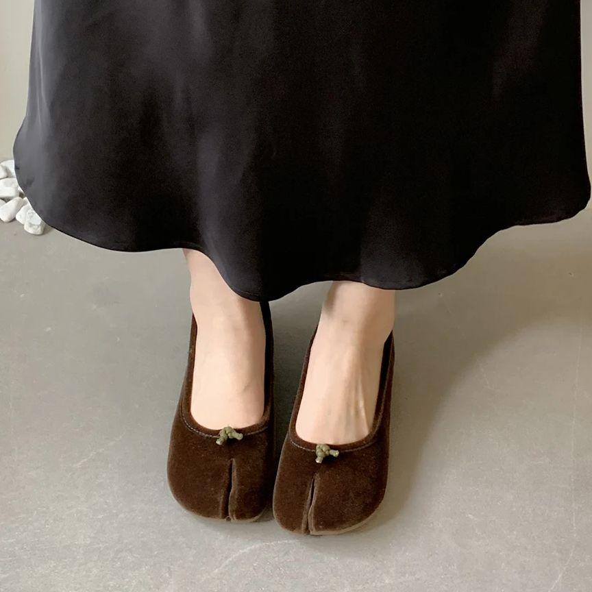 Женские балетки Таби Обувь Ниндзя Женские из микрофибры Вельветовые Удобные Балетки С разделенным пальцем Тапочки Мягкая подошва Лоферы 2025 Новая Модная Обувь М