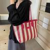 Striped Straw Beach Bag with Zipper Shoulder Bag Holiday Travel Handbag Top Handle Bag for Women Vacation Shopper Totes CLE