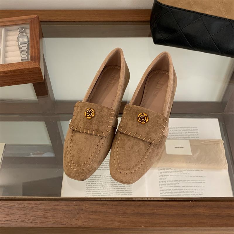 2025 осень новые ретро лоферы с камелией на одной педали женские в стиле old money на мягкой подошве туфли Doudou неглубокие одинарные туфли