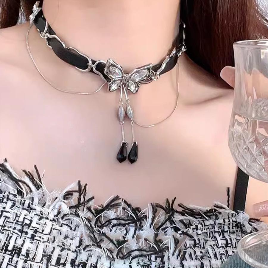 Love Heart Rivet Punk Choker Necklace - Y2K Subculture Clavicle Chain