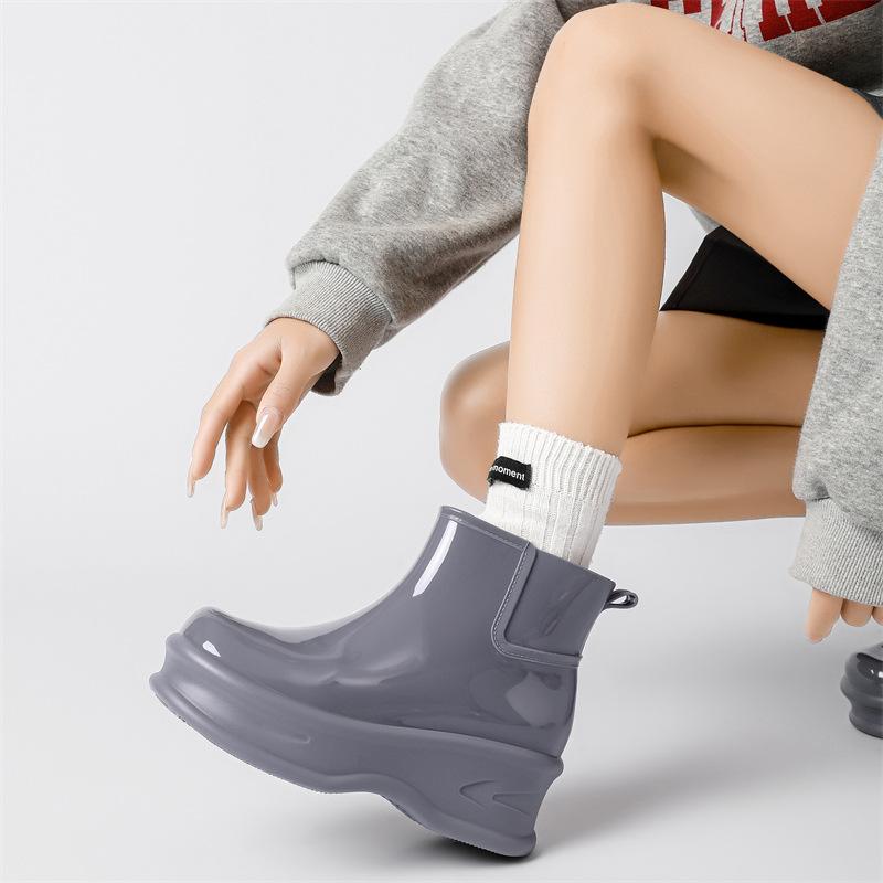 Rain Boots for Women in Summer Fashionable Outerwear Anti Slip and Waterproof Shoes Shiny Rain Boots for Women