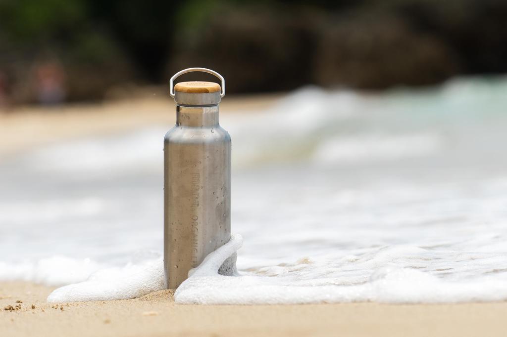 [mana.] ОРГАНИЧЕСКАЯ ЖИЗНЬ Нержавеющая сталь Длинная бутылка, 500 мл, Двустенная вакуумная конструкция, Сохраняет напитки теплыми в течение долгих часов