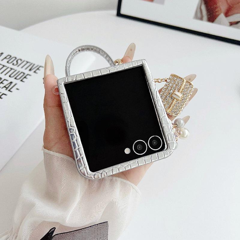 Чехол-кроссбоди с подвеской для Samsung Z Flip7 с текстурой аллигатора, противоударный