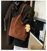 Сумка 2025 Новая Осенняя Сумка-тоут Большой Вместимости Премиум Чувство Портативная Сумка на Плечо Ретро Универсальная Сумка под Мышку Женская