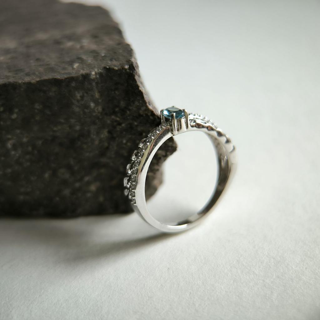 Серебряное кольцо с топазом Лондон Блю 0.527ct, вес изделия 2,57 гр (2188698)