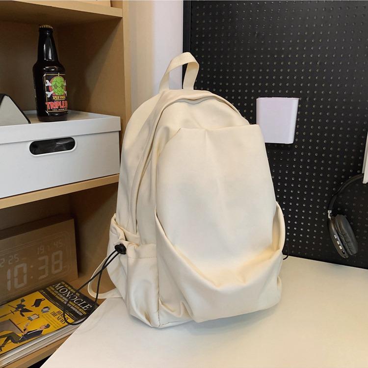 Large Capacity Nylon Lightweight Fashion Backpack for Casual Hiking and Commuting