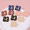 Число 23 доступно в пяти цветах с пуссетами. Это простой, модный и нишевый день рождения