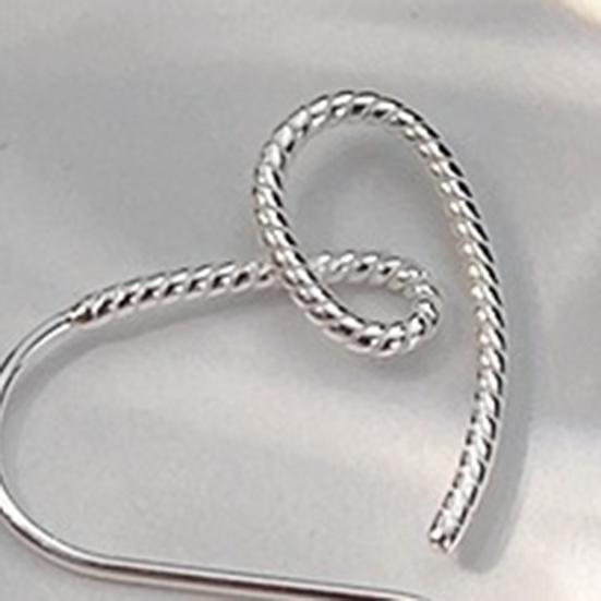 1 пара женских сережек в форме полого сердца, преувеличенный стиль, скрученная текстура, сплошной цвет