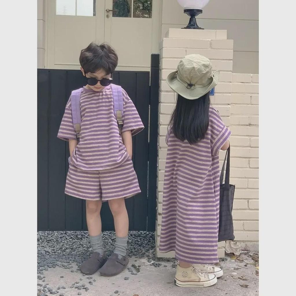 Летние наряды для братьев и сестер 2024 года: Полосатые костюмы для мальчиков и платья для девочек в корейском стиле