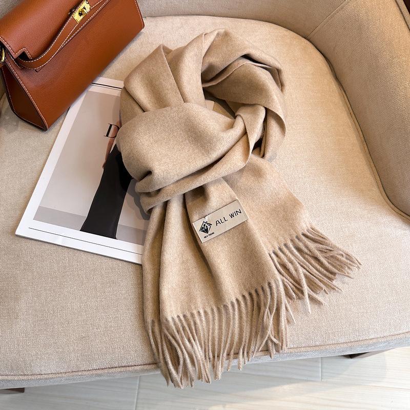 Стильный однотонный шерстяной шарф, 100% шерсть, теплый, удобный, универсальный, с длинными кисточками.
