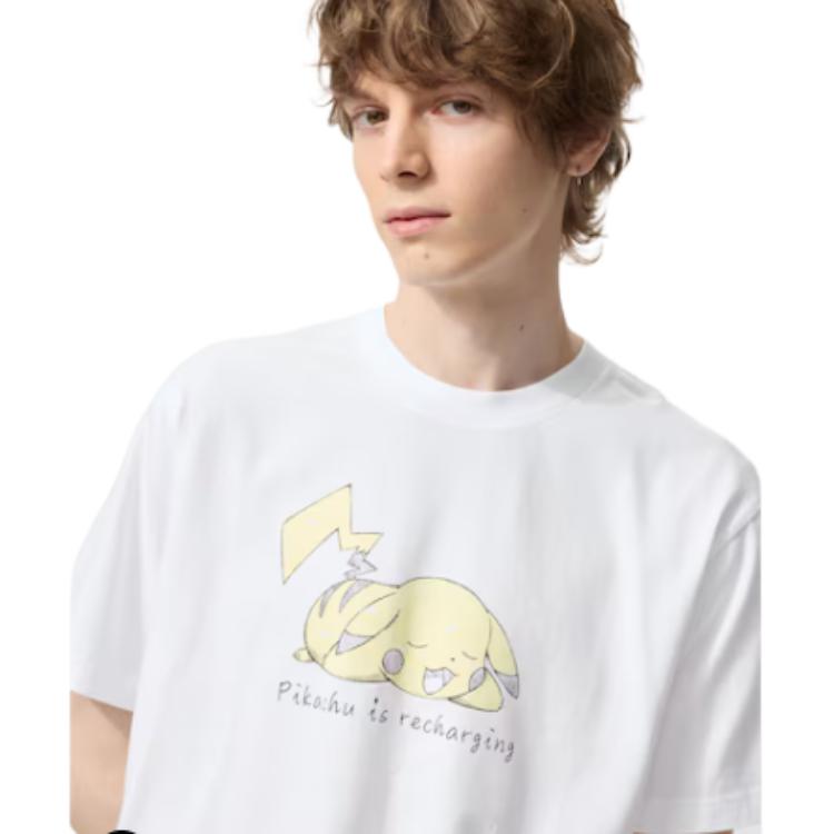 Uniqlo X Pokemon Сотрудничество SS25 Узор Пикачу Принт с буквами Круглый вырез Повседневная футболка с коротким рукавом Мужские Топы Белый 474426-00