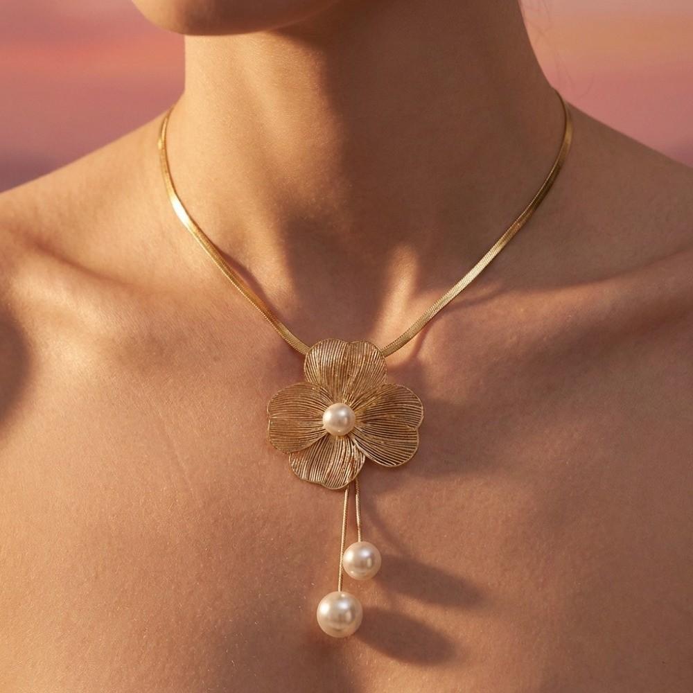 Imitation Pearl Pearl Jewelry Set Stereo Flower Flower Pendant Set Women Jewelry