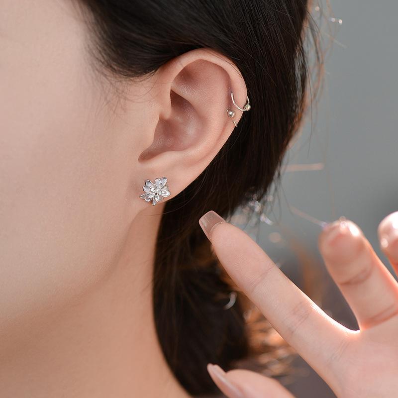 Серьги-цветы для женщин с легкими роскошными бриллиантовыми серьгами высокого класса, изысканные повседневные серьги в стиле ниши