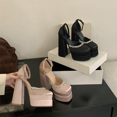 Мода 2024 Женская летняя мода Водонепроницаемые туфли-лодочки на толстом каблуке с квадратным носком и вырезом, с закрытым носком, на шпильке, из сатина, сандалии для подиума