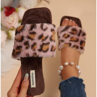 Пушистые тапочки с леопардовым принтом в сказочном стиле для женской уличной носки весной 2026 года. Новая плюшевая и ленивая хлопковая швабра на одной линии