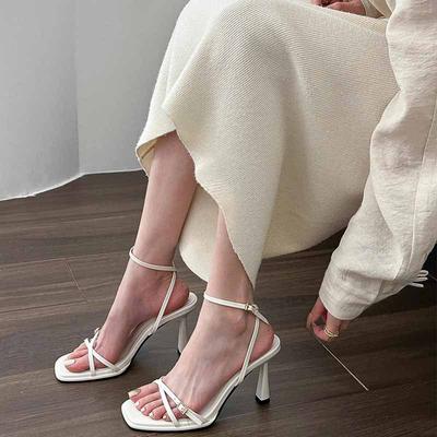 Niche французские босоножки на высоком каблуке женская обувь 2025 новое лето фея стиль темперамент черные римские туфли с тонкими ремешками