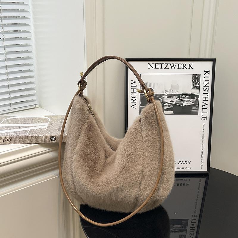 Новая плюшевая сумка-тоут ведро женская 2025 модная зарубежная высококлассная сумка на плечо нишевый тренд повседневная женская сумка