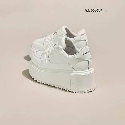 Кожаные толстоподошвенные увеличивающие рост маленькие белые туфли женские модели осень 2025 новый популярный высококлассный универсальный маффин повседневная обувь