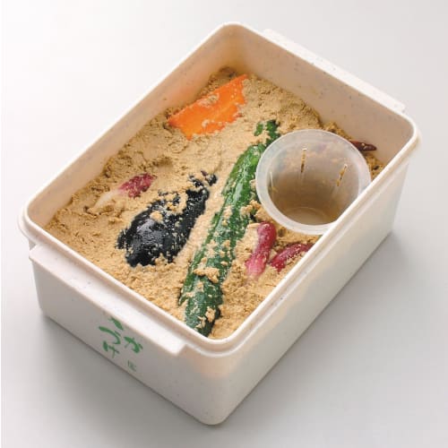 Skater (MTH1) White Rice Bran Pickle Container, Made in Japan, with Water Drainer, for Bettara Pickles, Miso Pickles, and Refrigerator Storage