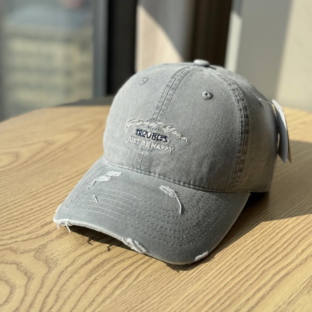 New trendy Korean-style sun-shading lettered denim baseball cap for spring and summer2026Male couples showing off their cute duck-billed caps, a
