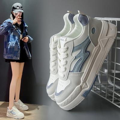 Новая весенняя корейская версия маленьких белых туфель, студенческая повседневная обувь для уличной стрельбы, женская обувь с толстой подошвой и завышенной подошвой