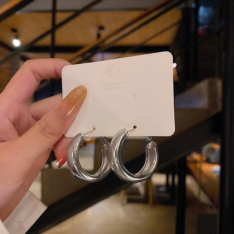 Silver Needle Style Circle Earrings - Simple Korean Metal Design, All-Match Earrings for a Celebrity Look.