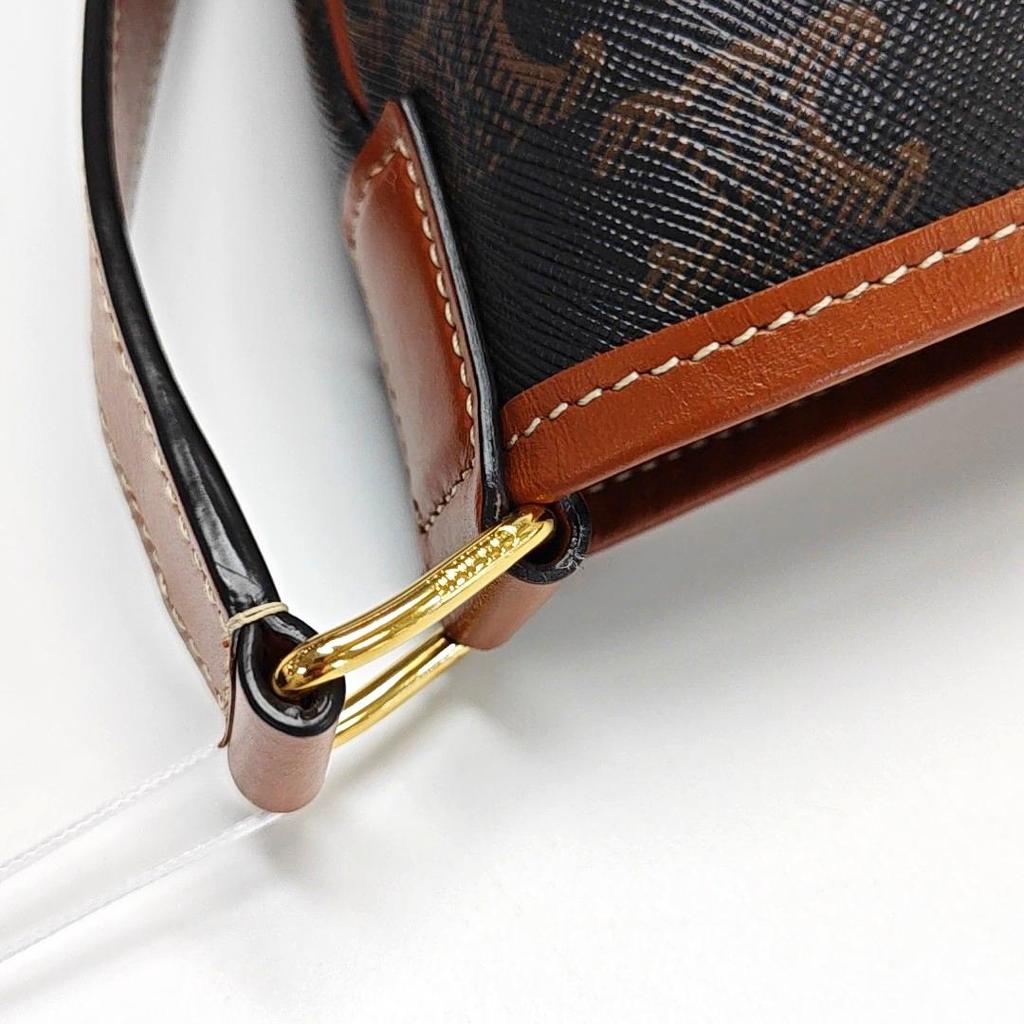 [Pre-Owned] Triomphe Classic Monogram Canvas And Calfskin Bucket Bag - Very Good #16O4DVY