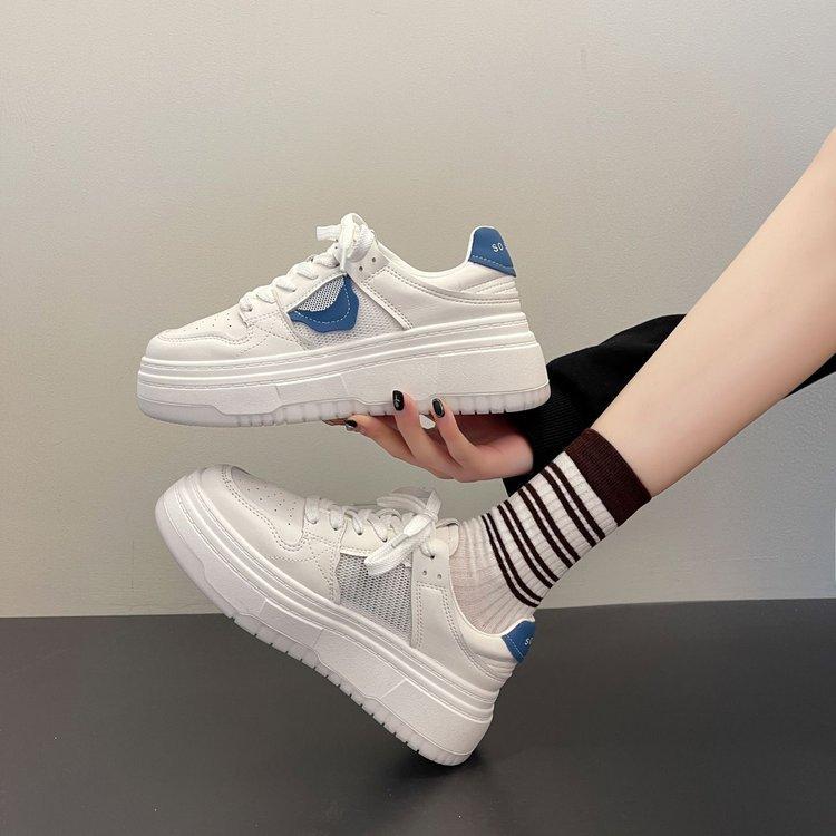 2025 весна и лето новые маленькие белые туфли женские студенческие на шнуровке корейская версия платформа повседневные спортивные туфли женские низкие плоская подошва