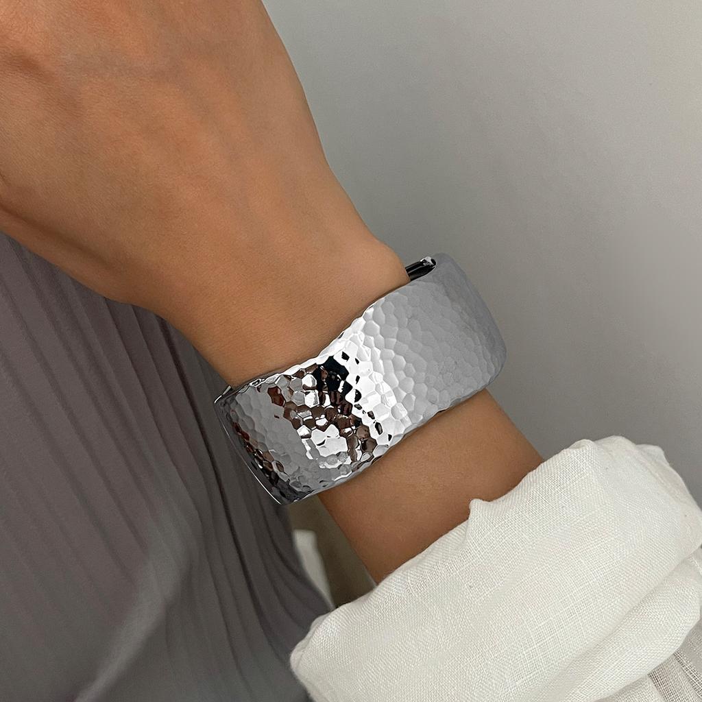 Jewelry 2025 New Alloy Bracelet Women's High Color Retention Electroplating Hammer Pattern Bracelet