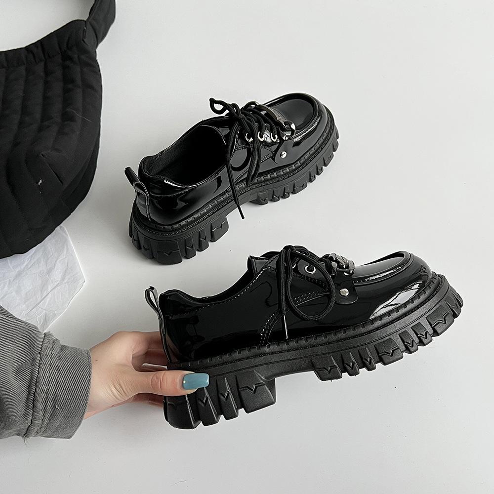 Черные маленькие кожаные туфли женские весна 2025 новая мода ретро темперамент увеличивает британский стиль для выхода в свет профессиональные одинарные туфли