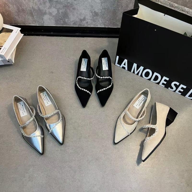 Модная женская обувь-лодочки на низком каблуке с острым носком, ремешком с прямой пряжкой и цепочкой со стразами, новая весенняя уличная обувь из ПУ с низким верхом 2025