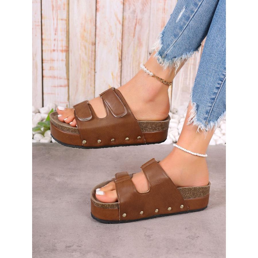 2025 Лето Новое поступление Мода Массивная платформа Женские сандалии с двойной пряжкой и заклепками Пляжные сандалии Горячий товар Дышащие