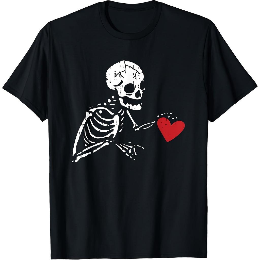 Skeleton Holding Red Heart Graphic Black T-Shirt Gothic Grunge Style Short Sleeve Casual Tee for Men Round Neck
