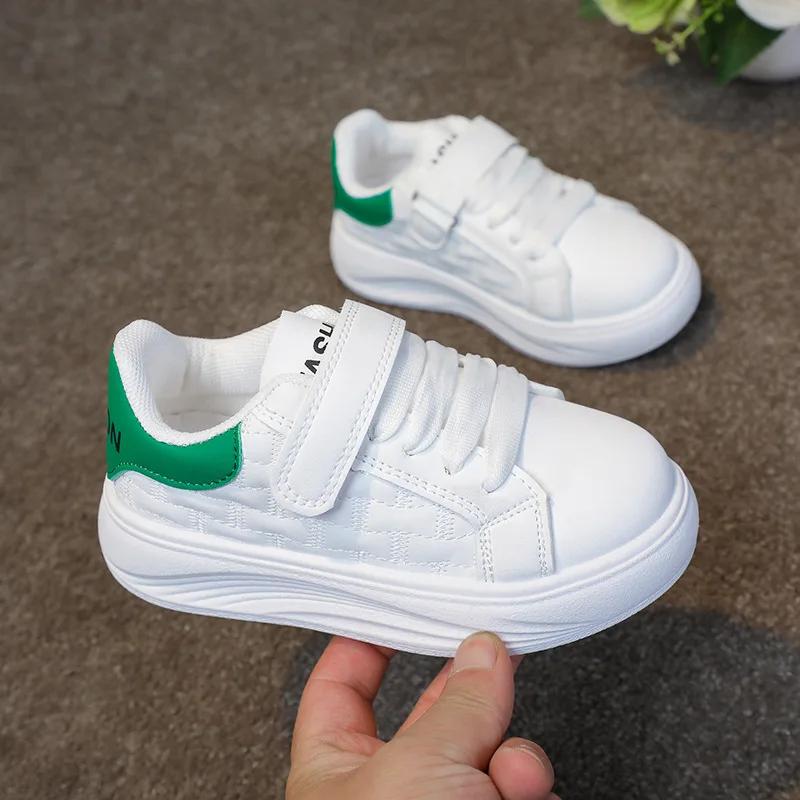 2024 Детские маленькие белые туфли для девочек и мальчиков, осенние новые модные корейские кроссовки с мягкой толстой подошвой, нескользящие, удобные