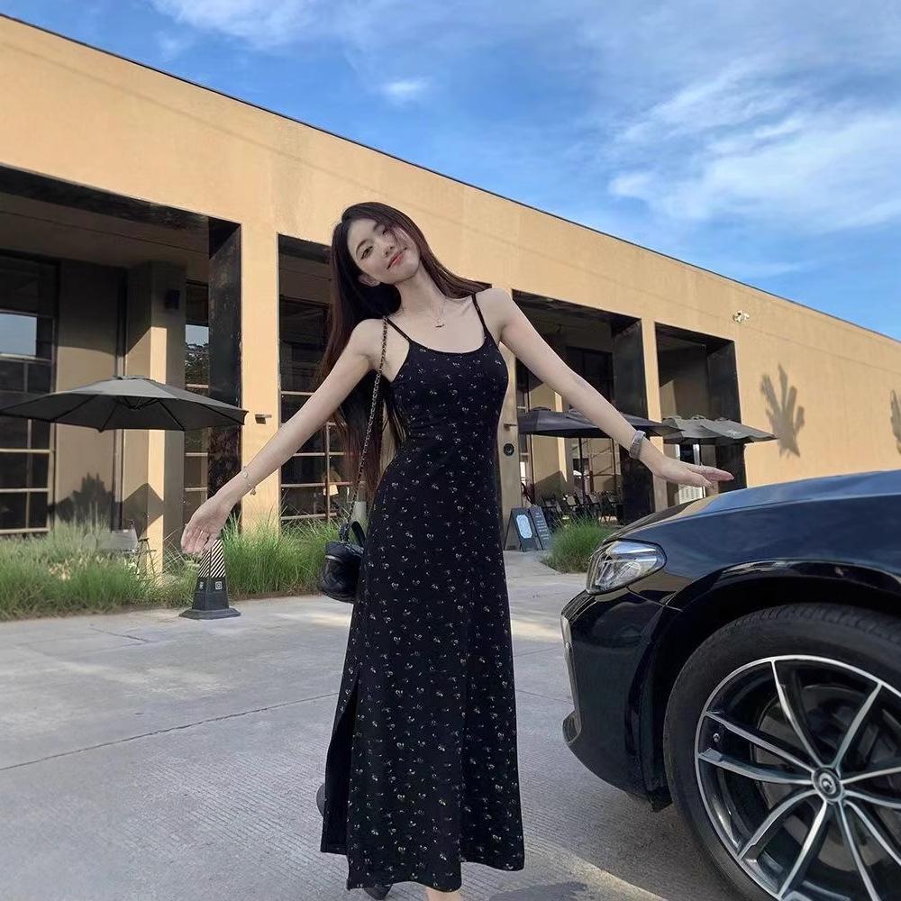 2025 Французский стиль Цветочный принт Приталенное Черное Летнее Платье с Регулируемыми Бретелями