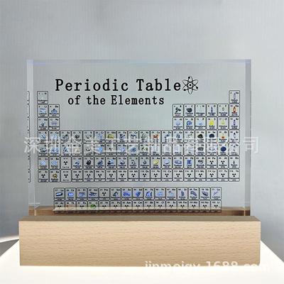 Прозрачное кристаллическое настольное украшение с химическим элементом — версия с печатью.