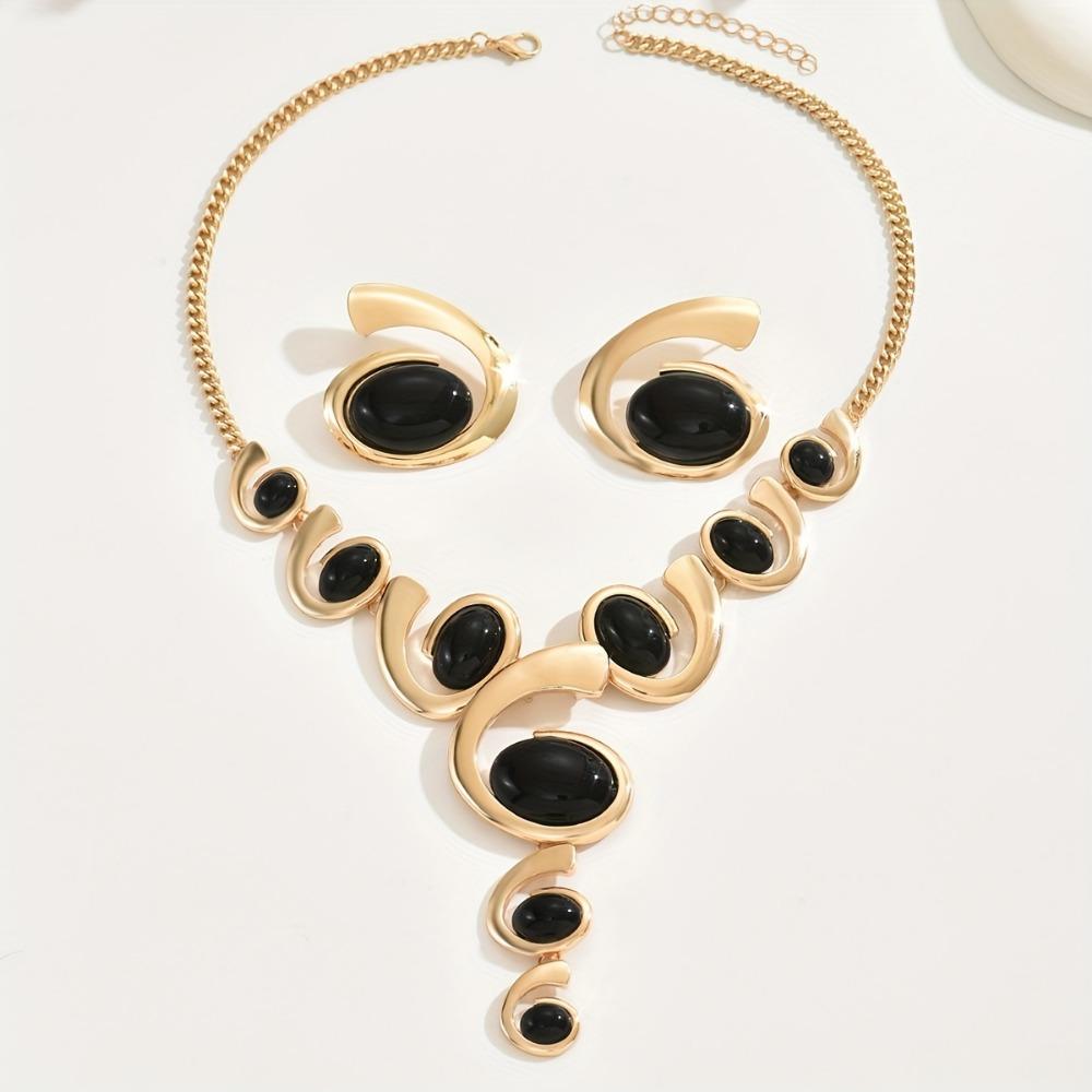 Комплект женских украшений в стиле бохо-шик: Узор в виде спирали-улитки с черными стразами. В комплект входит Y-образное ожерелье и серьги-гвоздики. Идеально подходит для повседневного и праздничного образа.