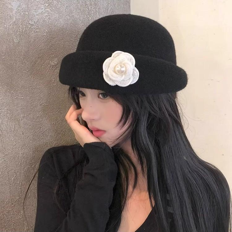 Camellia pearl top hat female autumn and winter small fragrant wind show face small bucket hat French temperament elegant thousand gold wind hat