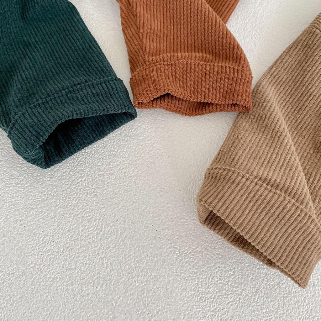 Комплект из вельветового кардигана с лацканами и брюк 2025 года для младенцев и малышей