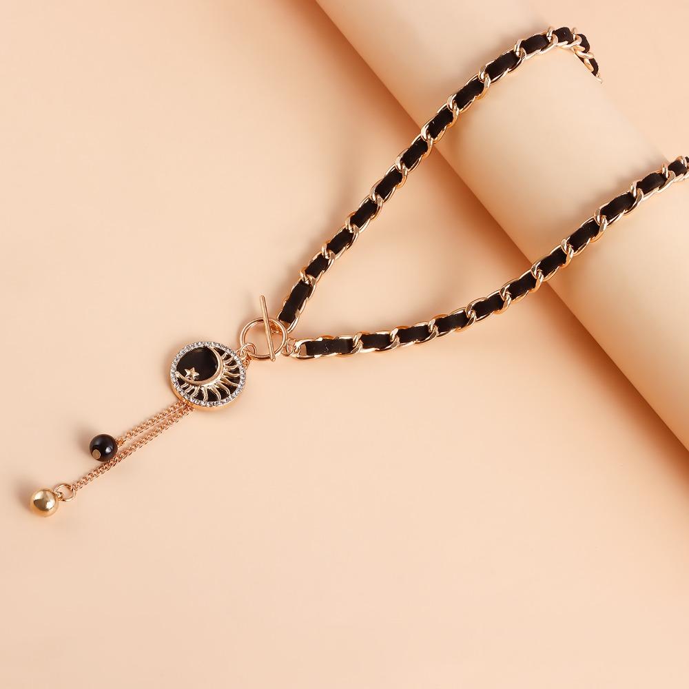 Trendy Black Love Heart Fritillary Necklace Classic Alloy Flannel Wrapped Choker Luxury Fashion Star Tassel Necklace Women