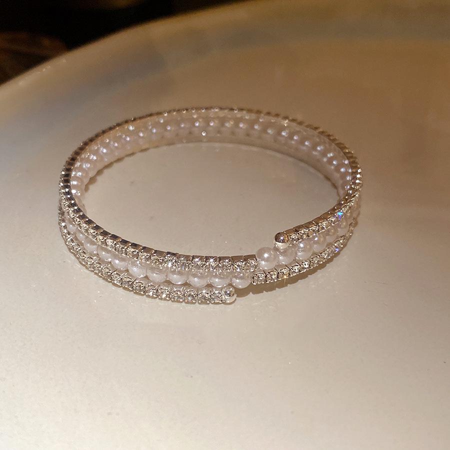 Многослойный открытый браслет-манжета со стразами и жемчугом: Элегантный осенне-зимний модный браслет для женщин