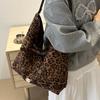 Large Capacity Leopard Print Bag for Women In Autumn and Winter New Retro Casual Simple Commuting Bag Handheld Shoulder Armpit Bag