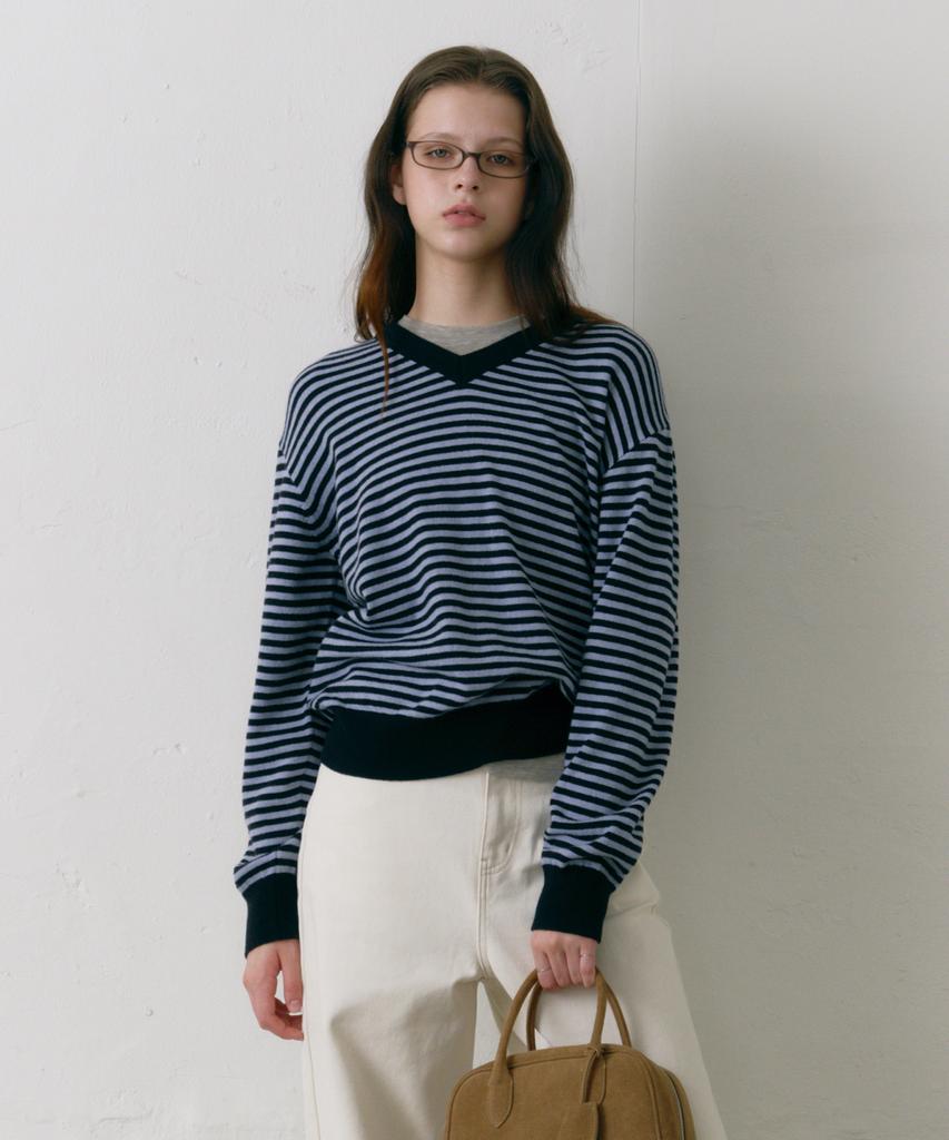 OSTKAKA Wool Blended V-Neck Pullover Navy Stripe