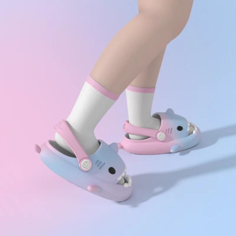 Мода 2024 года, новые детские тапочки Shark, милые детские тапочки, детские тапочки для девочек и мальчиков, легкие нескользящие сандалии для дома, пляжные горки для улицы